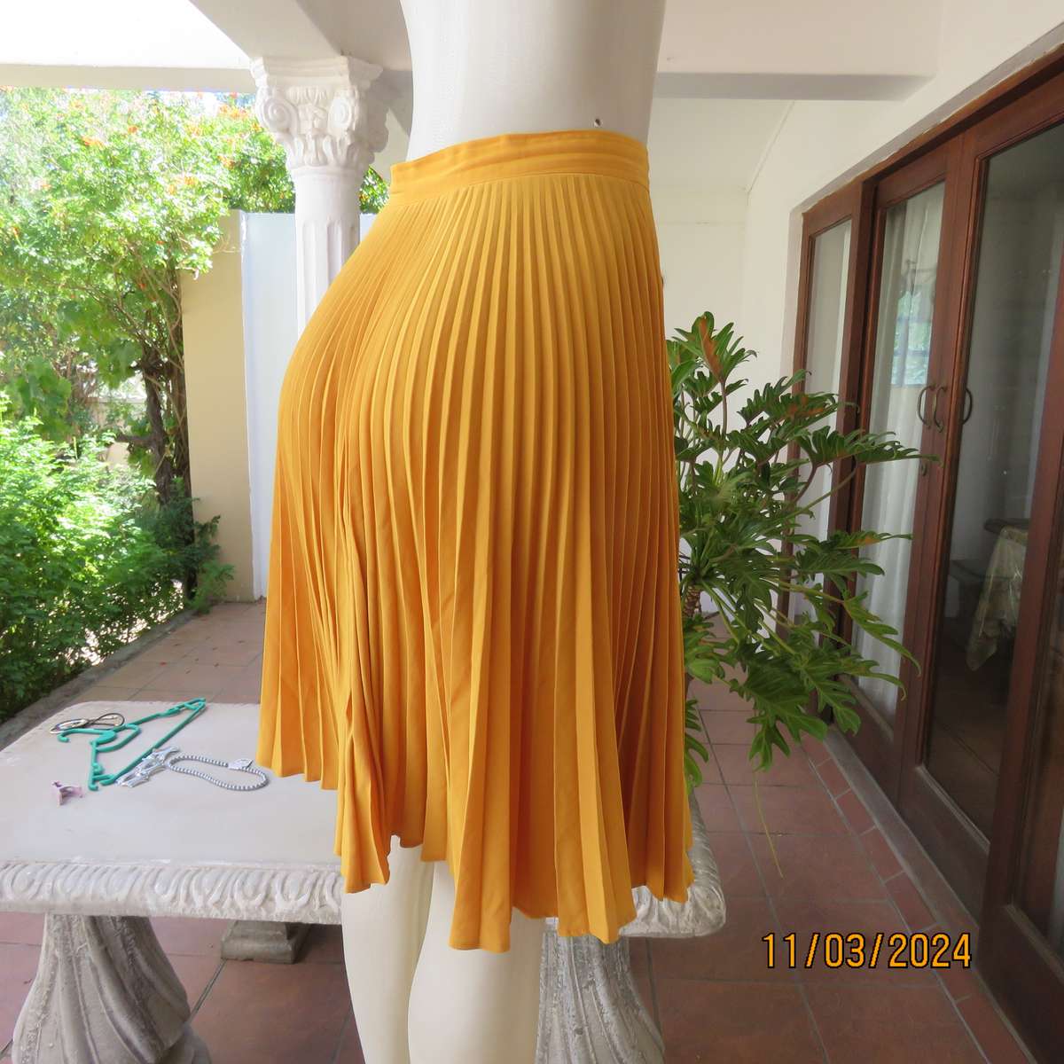 TRUWORTHS mustard colour flare permanent pleated skirt. Size 34.