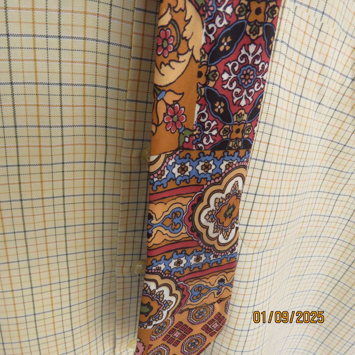 WOOLWORTHS Men's short sleeve check polycotton shirt with matching tie.Size L As new cond.