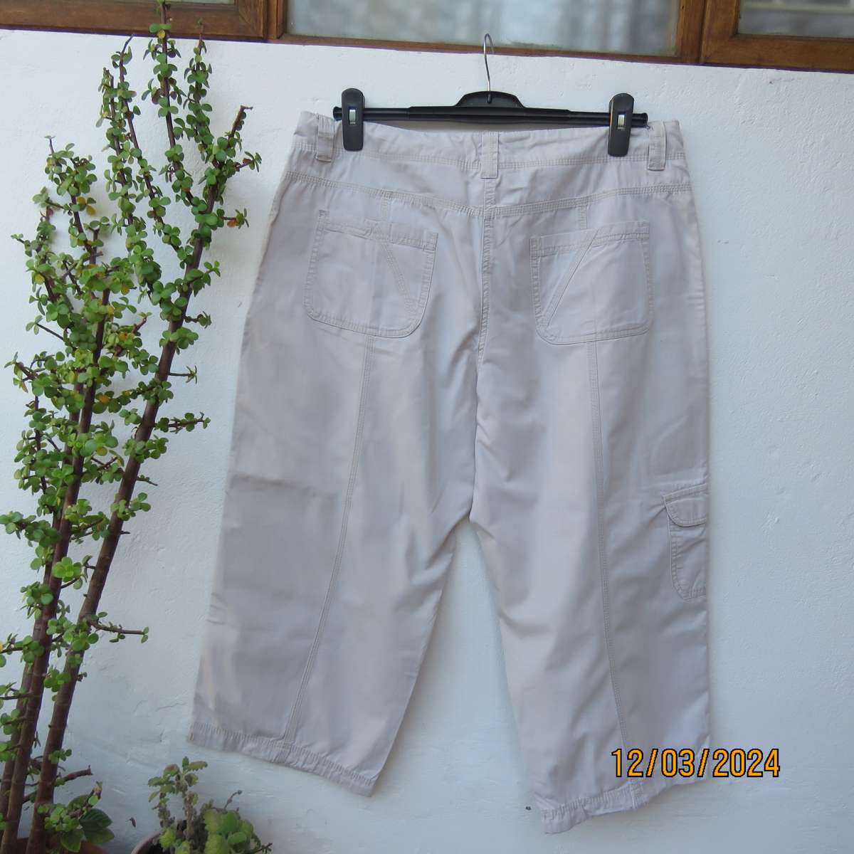 WOOLWORTHS beige 100% cotton modern cropped pants. Size 40. As new