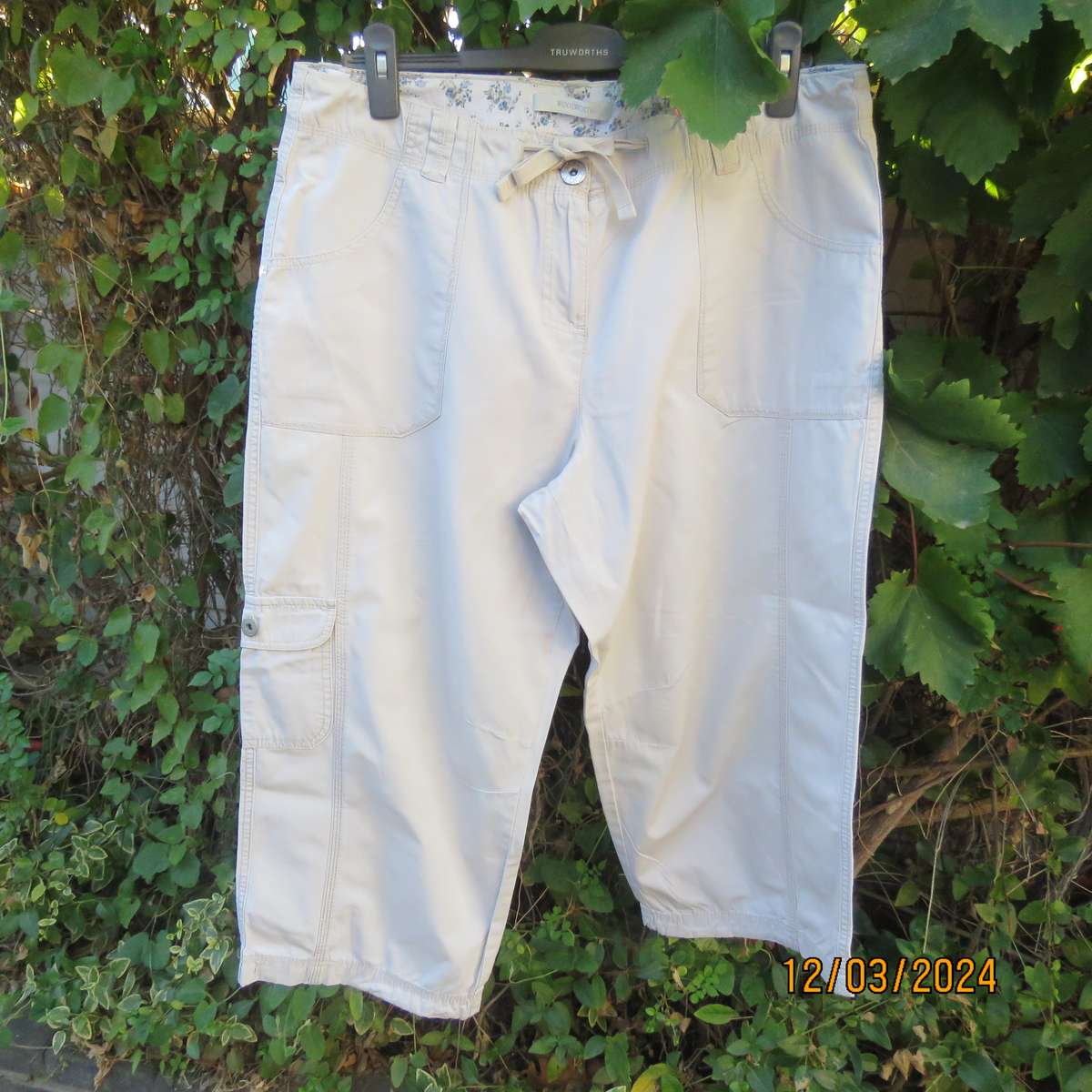 WOOLWORTHS beige 100% cotton modern cropped pants. Size 40. As new