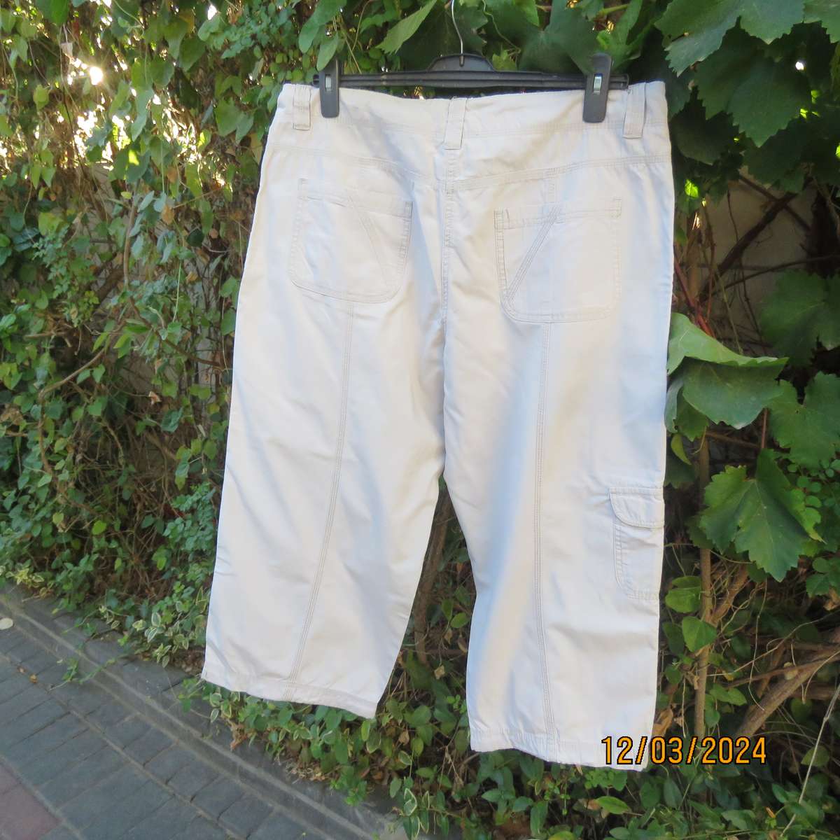 WOOLWORTHS beige 100% cotton modern cropped pants. Size 40. As new