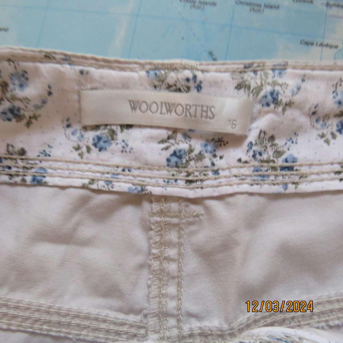 WOOLWORTHS beige 100% cotton modern cropped pants. Size 40. As new