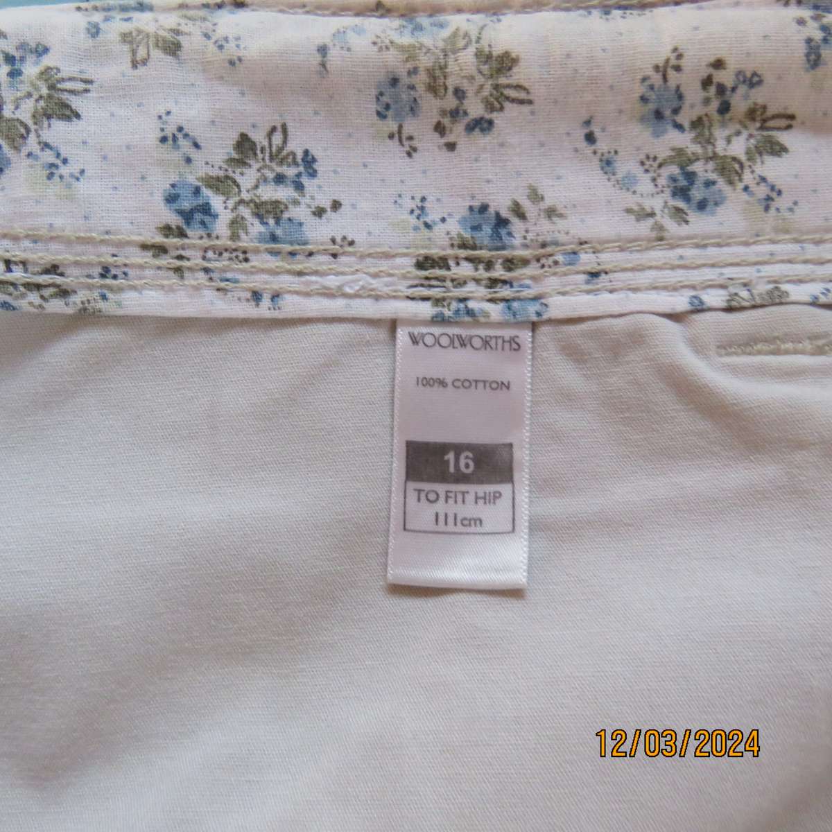 WOOLWORTHS beige 100% cotton modern cropped pants. Size 40. As new