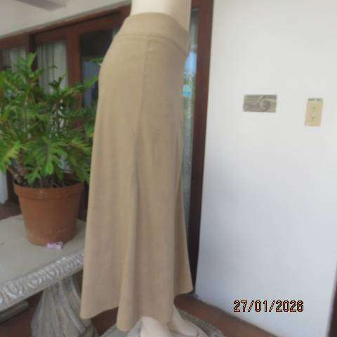 WOOLWORTHS golden beige suede look 100% stretch polyester A-Line skirt with front panels. Size 46