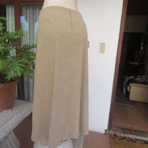 WOOLWORTHS golden beige suede look 100% stretch polyester A-Line skirt with front panels. Size 46