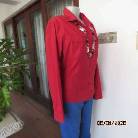 MOZAIC red polycotton long sleeve shirt with 2 front pockets and open collar, size 42