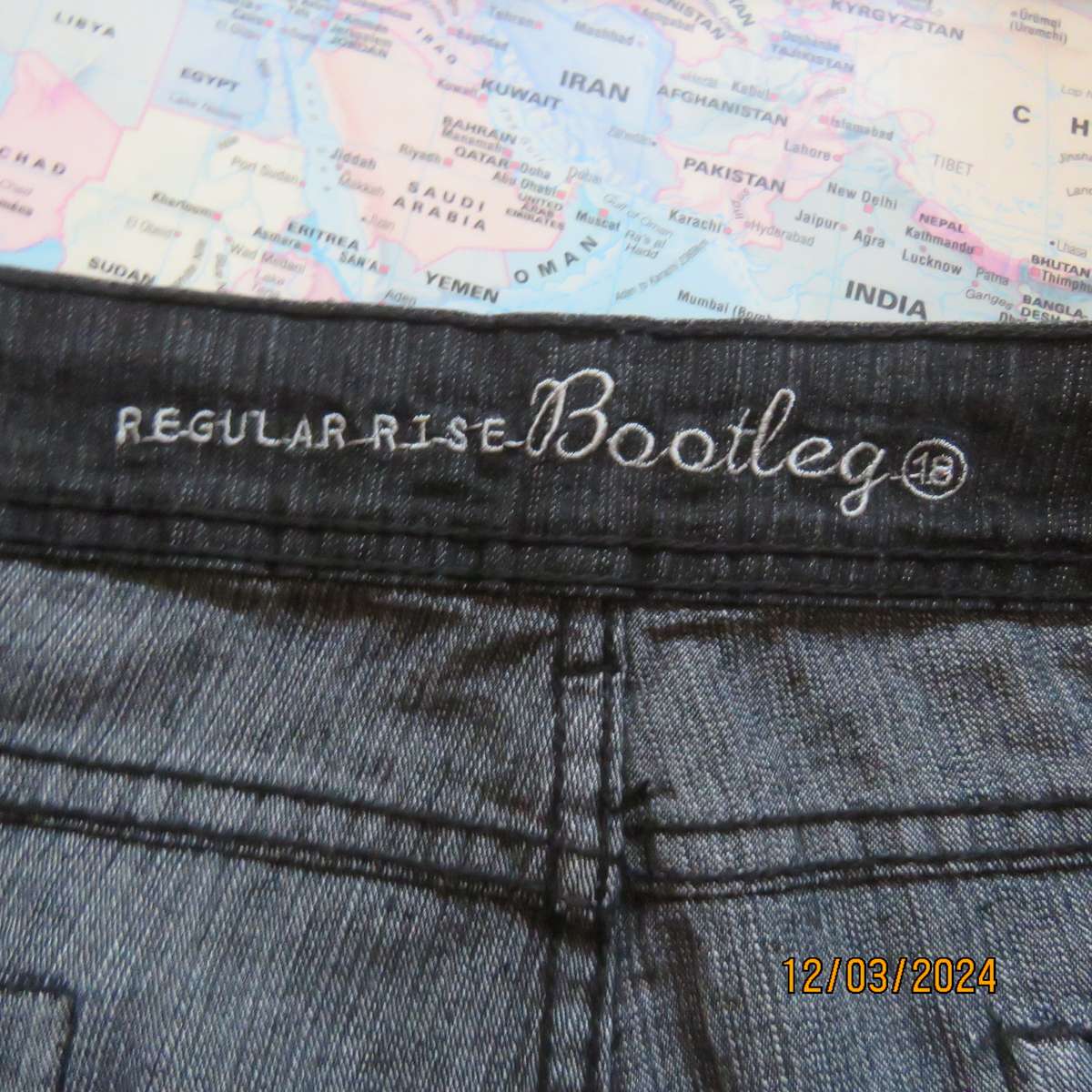 NEWS dark navy denim jeans in polycotton stretch. Bootleg. Size 42. As new