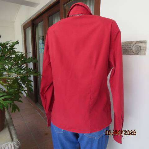 MOZAIC red polycotton long sleeve shirt with 2 front pockets and open collar, size 42