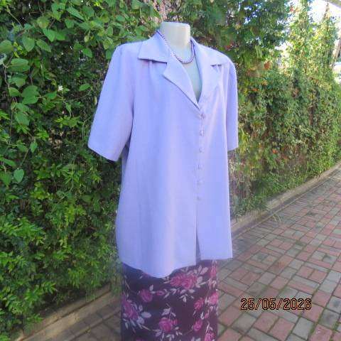 Elegant lilac short sleeve jacket with front closure and covered buttons - Size 44