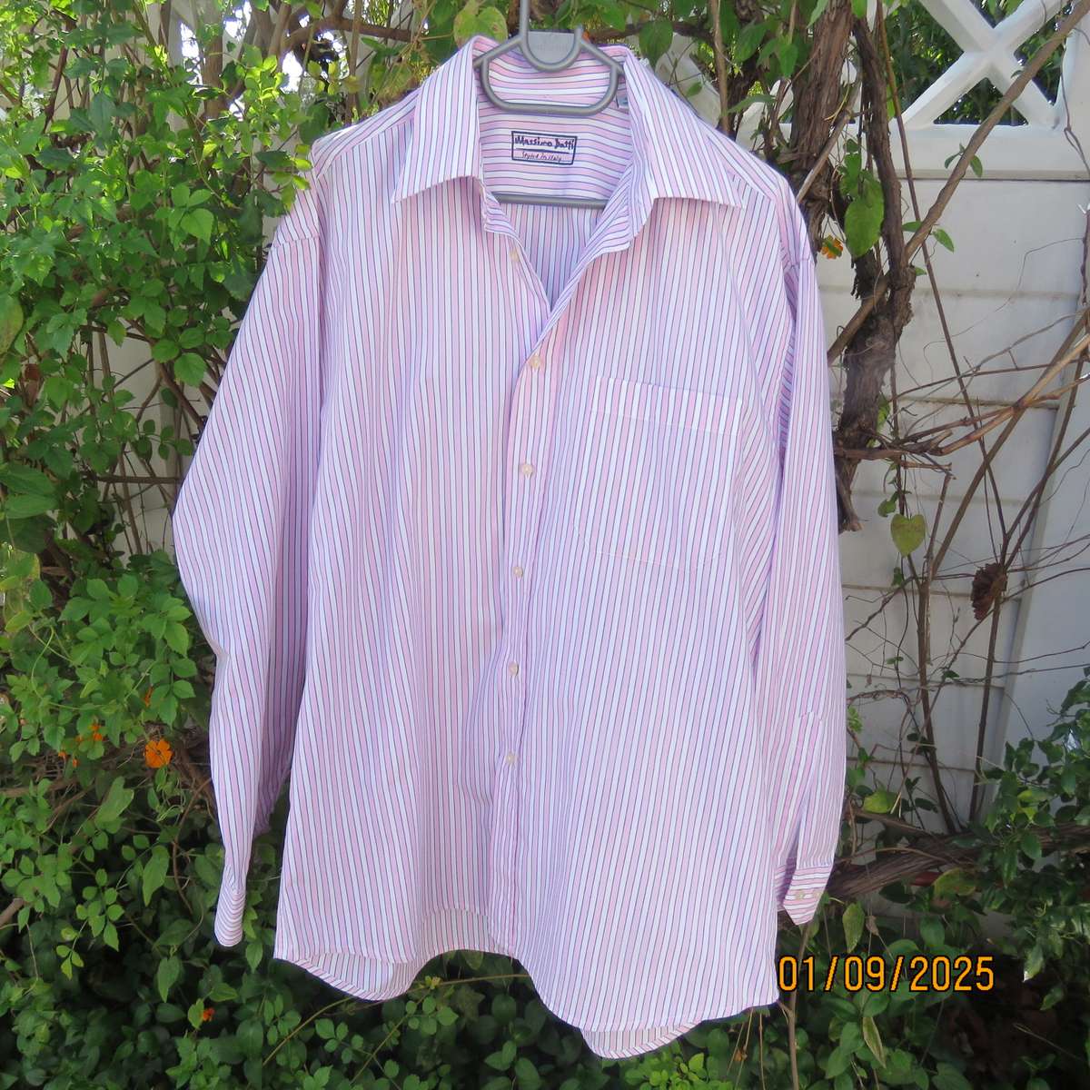 MASSIMO DATTI high quality long sleeve cotton shirt in pale pink and white stripes. Size 42/16.5.