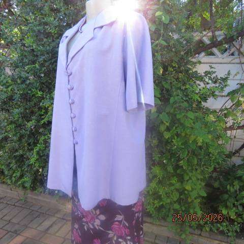 Elegant lilac short sleeve jacket with front closure and covered buttons - Size 44