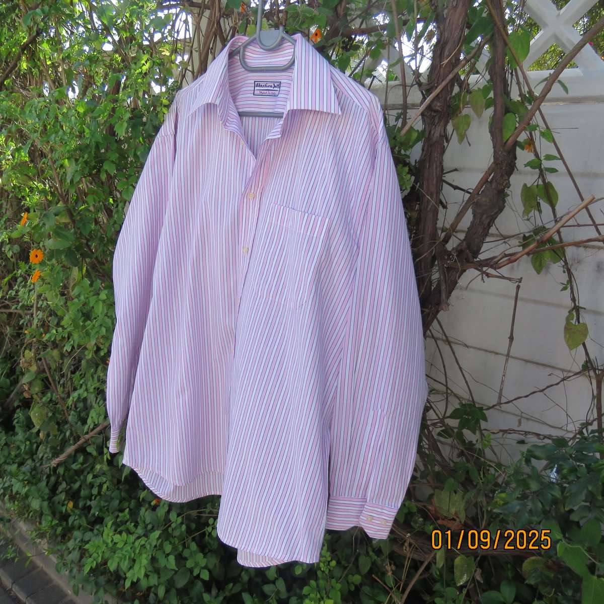 MASSIMO DATTI high quality long sleeve cotton shirt in pale pink and white stripes. Size 42/16.5.