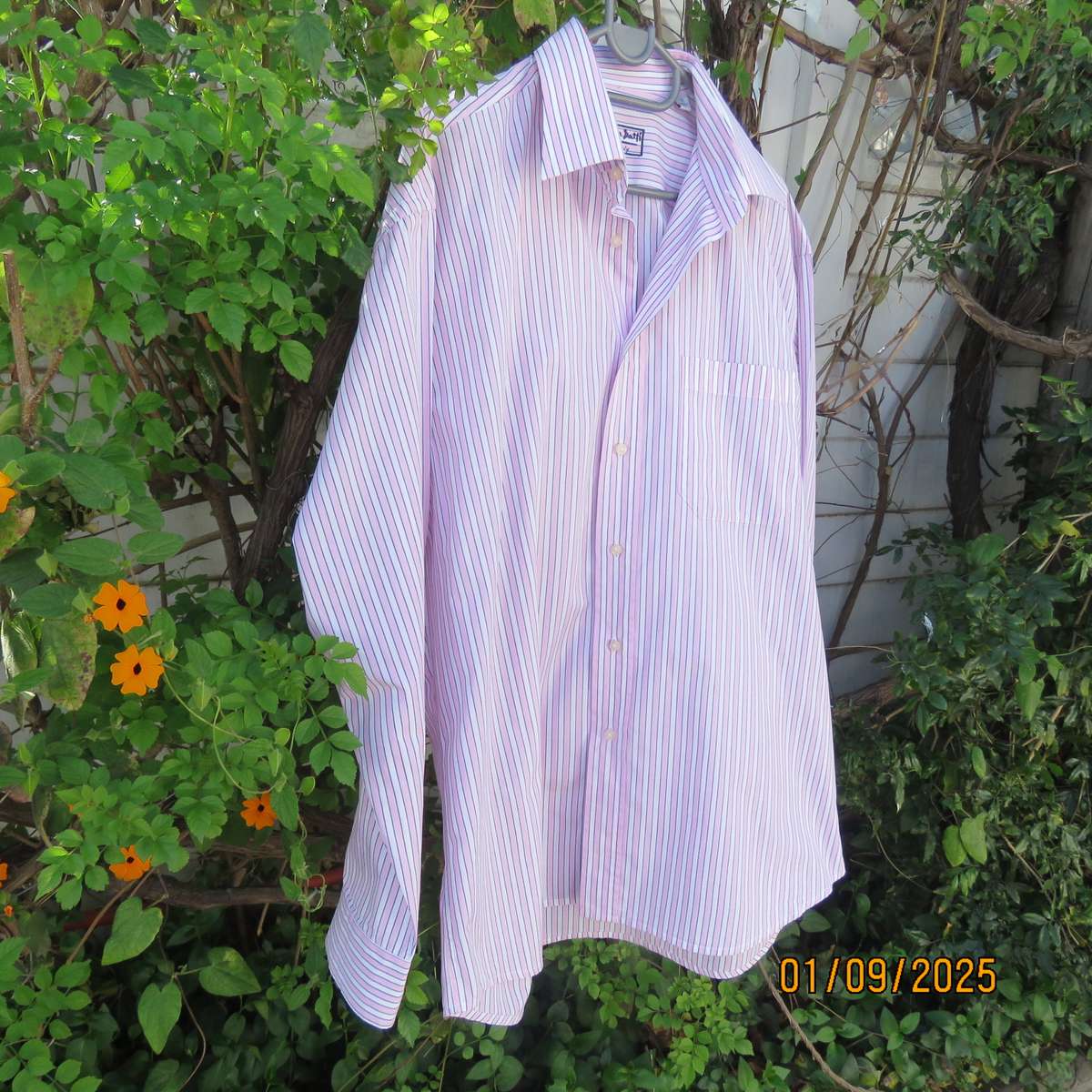 MASSIMO DATTI high quality long sleeve cotton shirt in pale pink and white stripes. Size 42/16.5.