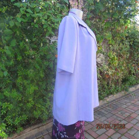 Elegant lilac short sleeve jacket with front closure and covered buttons - Size 44