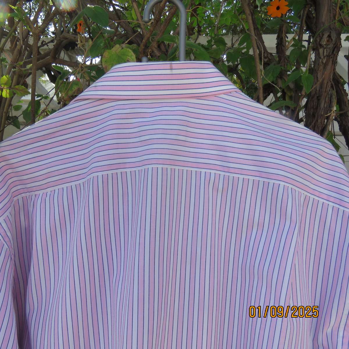 MASSIMO DATTI high quality long sleeve cotton shirt in pale pink and white stripes. Size 42/16.5.
