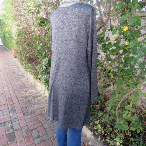 Mottled black-white slip-over maternity long top or knee-length dress in polyester size 40
