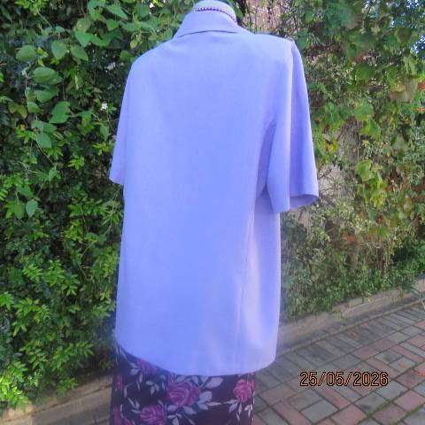 Elegant lilac short sleeve jacket with front closure and covered buttons - Size 44