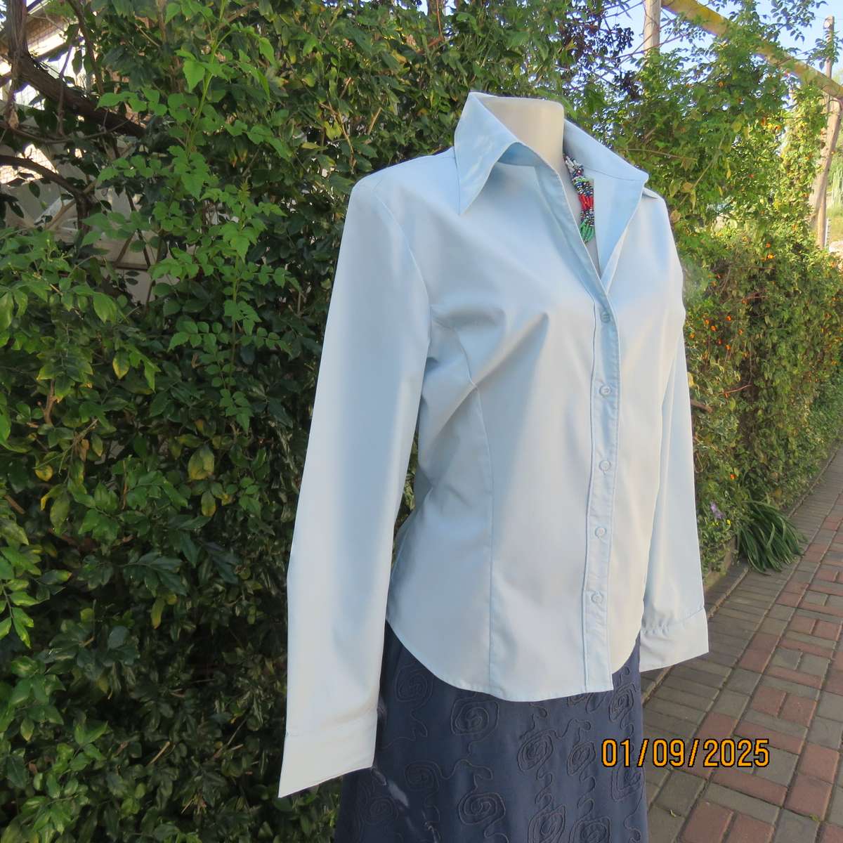 STATURE by Bassie sky blue long sleeve top size 38.Polycotton stretch.Open collar.Button down.As new