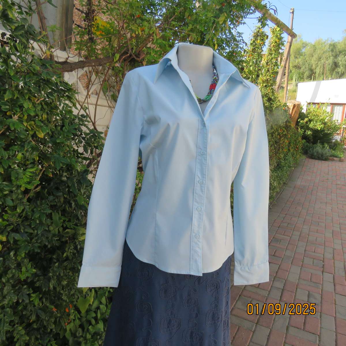 STATURE by Bassie sky blue long sleeve top size 38.Polycotton stretch.Open collar.Button down.As new