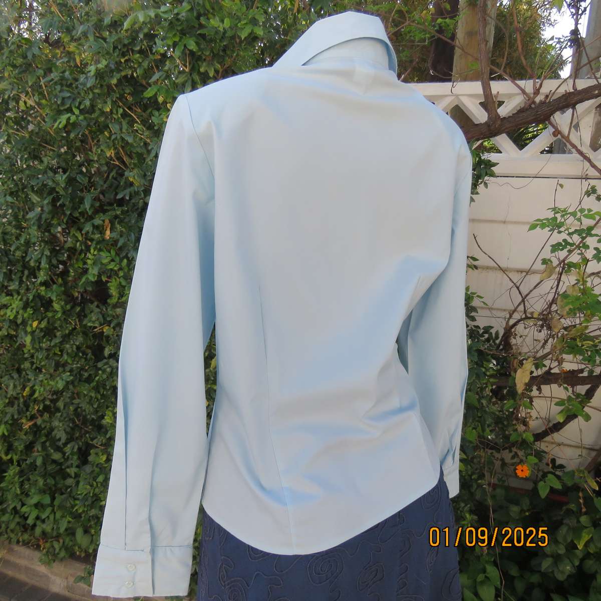 STATURE by Bassie sky blue long sleeve top size 38.Polycotton stretch.Open collar.Button down.As new
