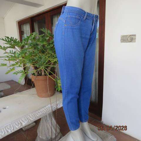 Blue denim skinny jeans with yoked back, size 36, comfortable stretch fabric