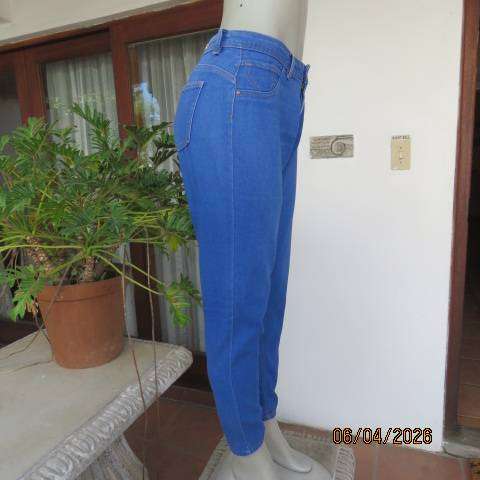 Blue denim skinny jeans with yoked back, size 36, comfortable stretch fabric