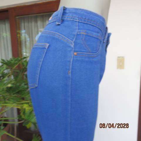 Blue denim skinny jeans with yoked back, size 36, comfortable stretch fabric