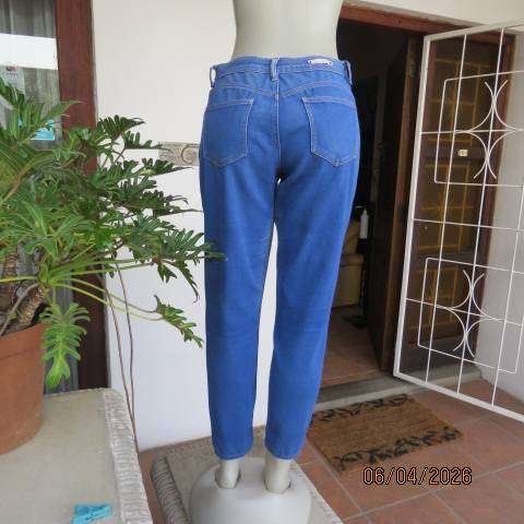 Blue denim skinny jeans with yoked back, size 36, comfortable stretch fabric