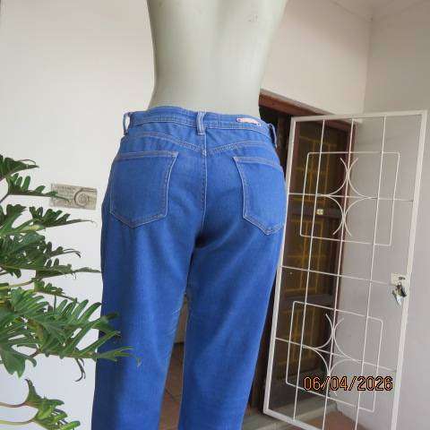 Blue denim skinny jeans with yoked back, size 36, comfortable stretch fabric