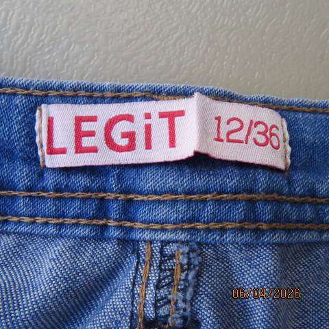 Blue denim skinny jeans with yoked back, size 36, comfortable stretch fabric