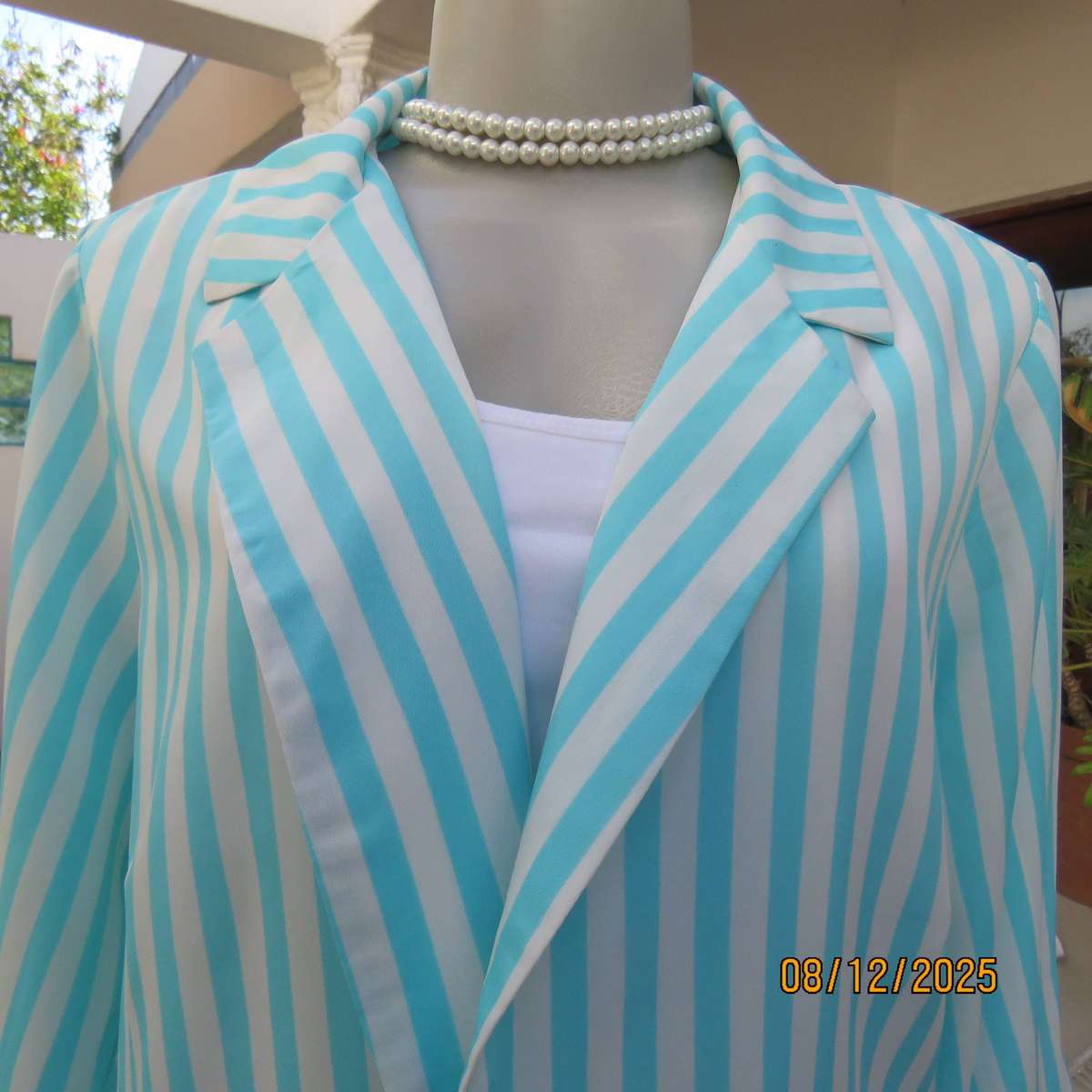 FASHION Express vertical striped white-turquoise open front top. Size 40