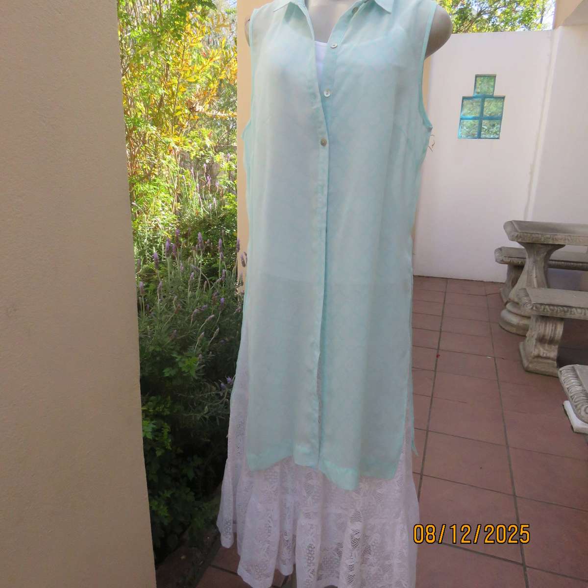 KELSO extra long sheer aqua-white sleeveless top. Shirt collar Slits. Size 38