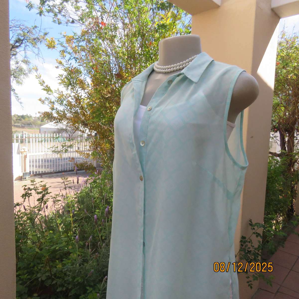 KELSO extra long sheer aqua-white sleeveless top. Shirt collar Slits. Size 38