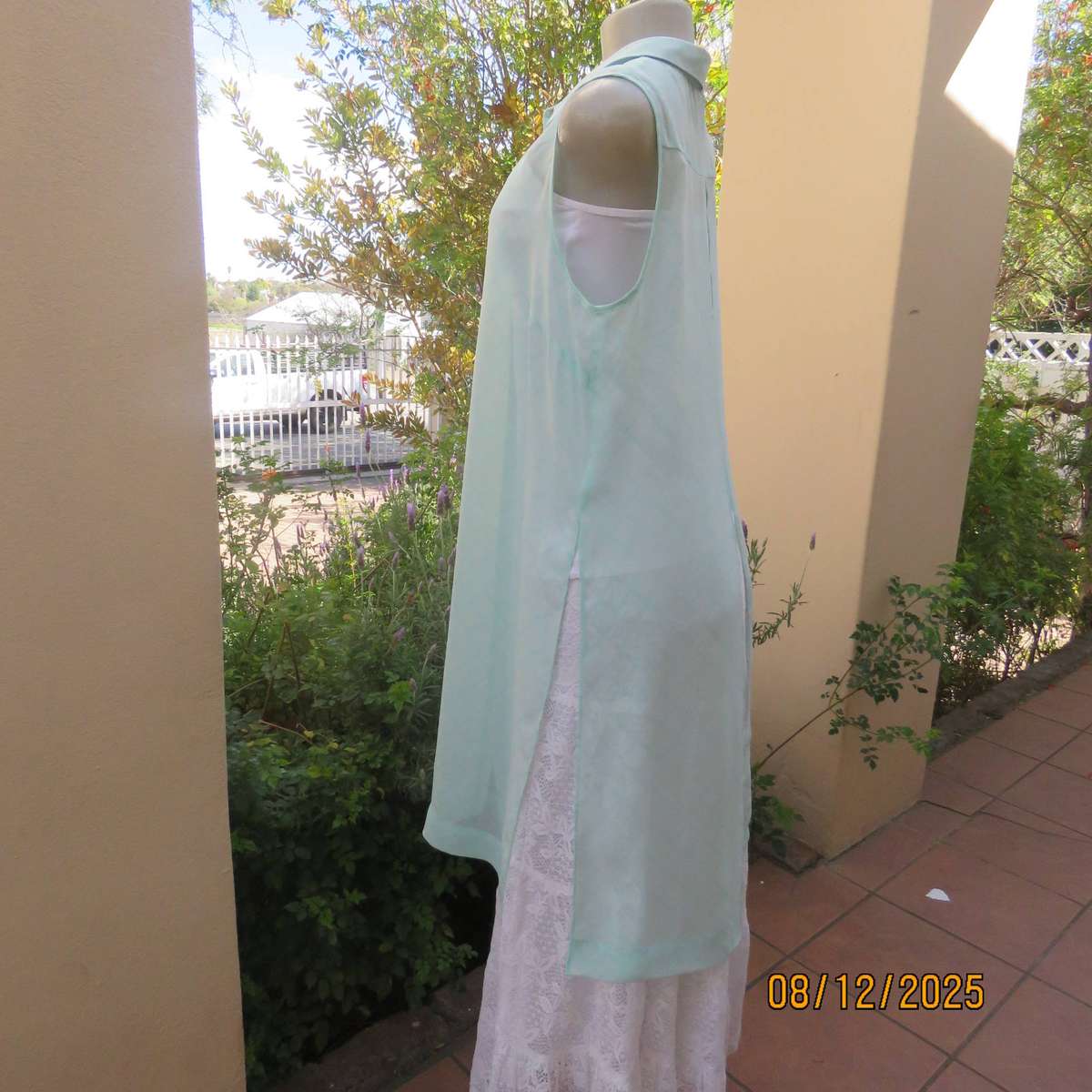 KELSO extra long sheer aqua-white sleeveless top. Shirt collar Slits. Size 38