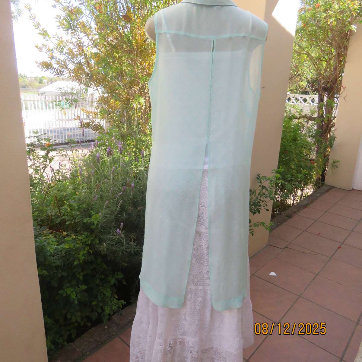 KELSO extra long sheer aqua-white sleeveless top. Shirt collar Slits. Size 38