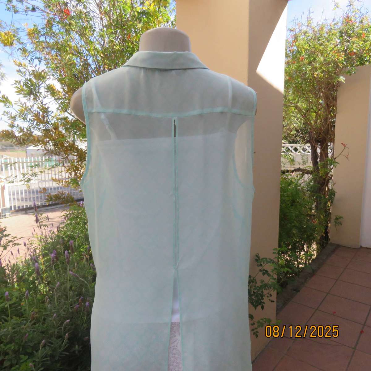 KELSO extra long sheer aqua-white sleeveless top. Shirt collar Slits. Size 38