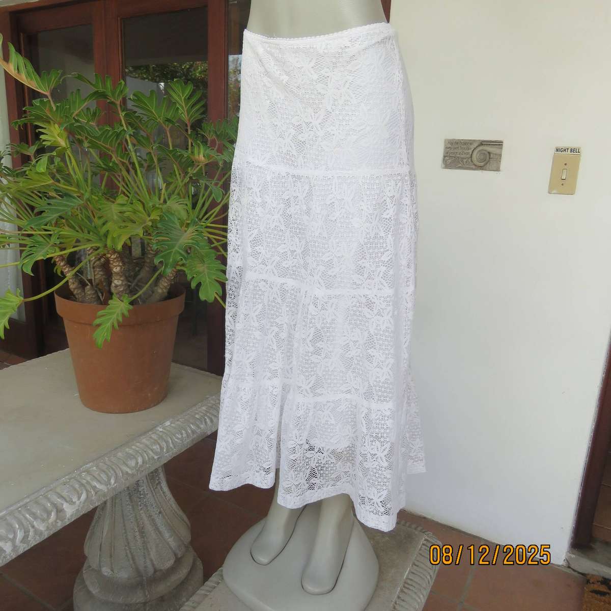 FASHION Express white tiered lace ankle length skirt. Lined. Size 40