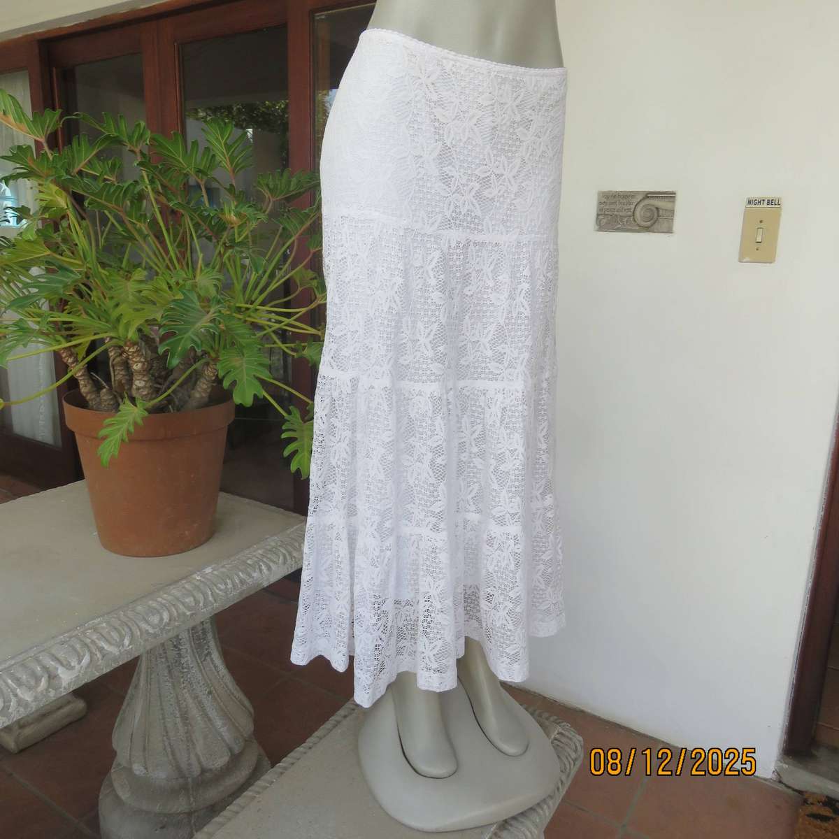 FASHION Express white tiered lace ankle length skirt. Lined. Size 40