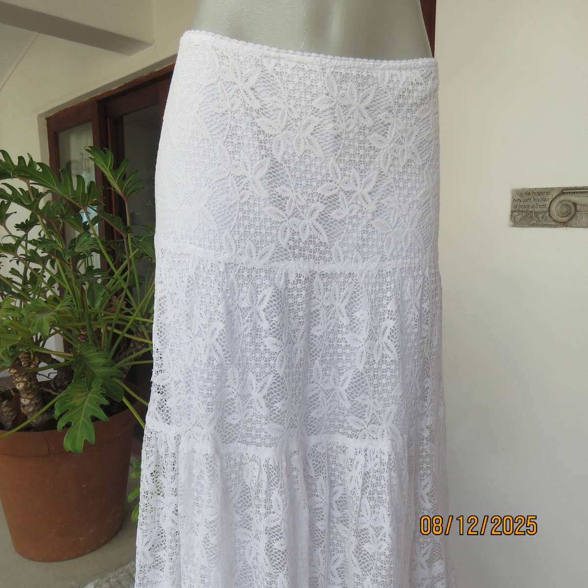 FASHION Express white tiered lace ankle length skirt. Lined. Size 40