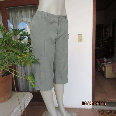 WOOLWORTHS moss green cropped cotton pants with pockets, size 38