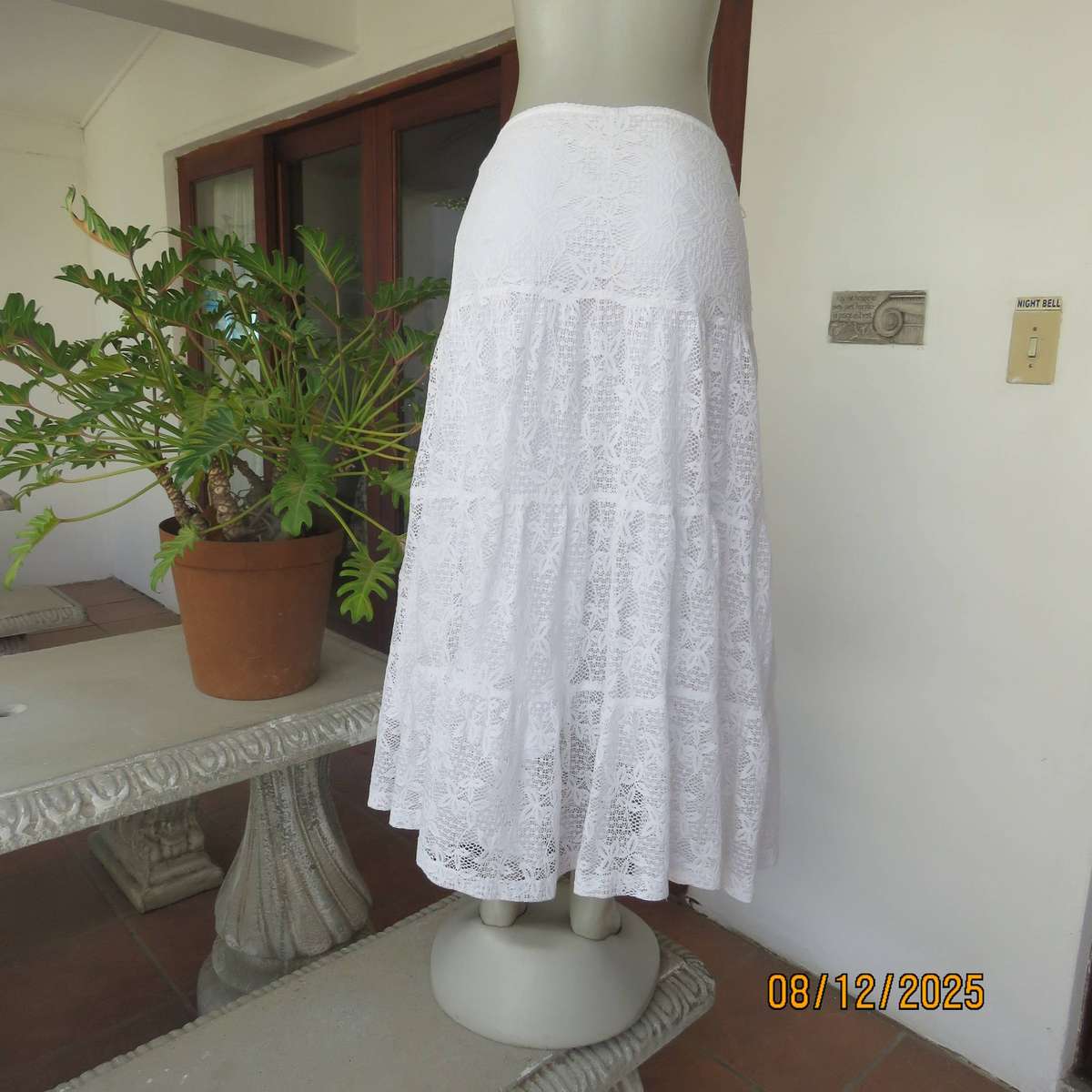 FASHION Express white tiered lace ankle length skirt. Lined. Size 40
