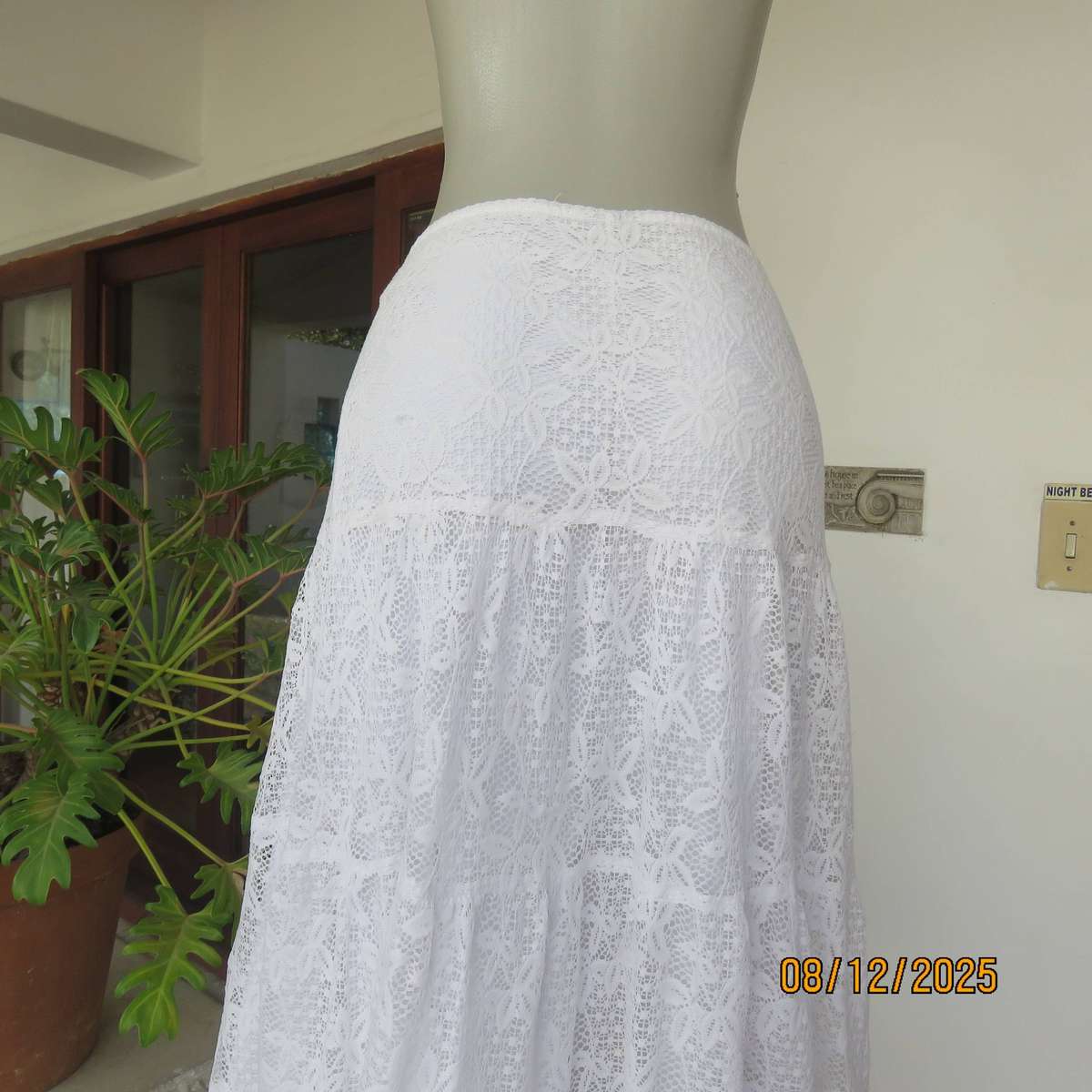 FASHION Express white tiered lace ankle length skirt. Lined. Size 40
