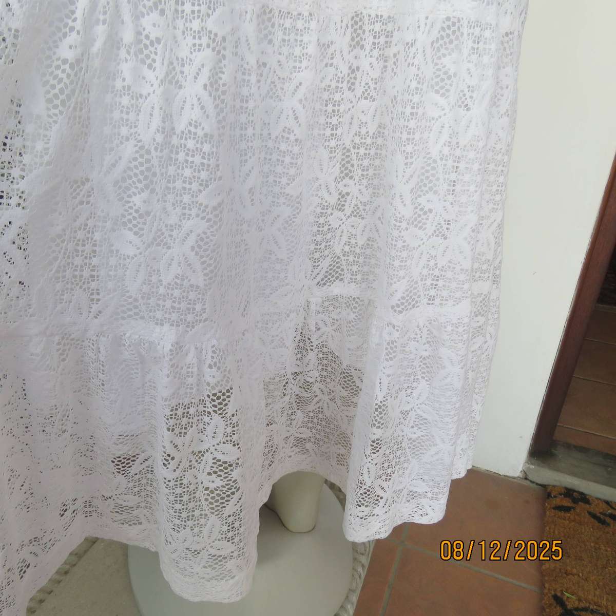 FASHION Express white tiered lace ankle length skirt. Lined. Size 40