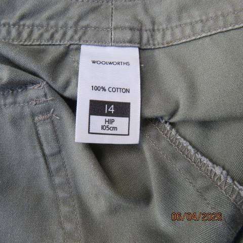 WOOLWORTHS moss green cropped cotton pants with pockets, size 38