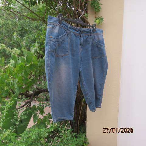 Blue denim just under knee length jeans in polycotton stretch. Size 42 to 44
