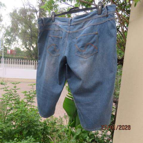 Blue denim just under knee length jeans in polycotton stretch. Size 42 to 44