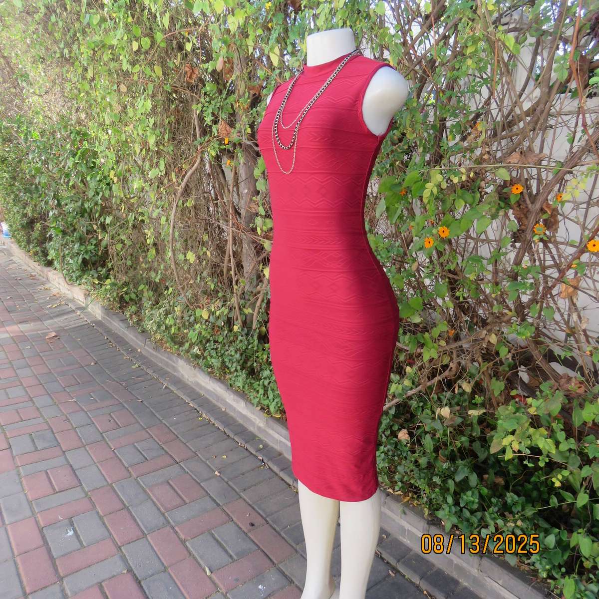Maroon bodycon slip over embossed stretch polyester size 30 dress.