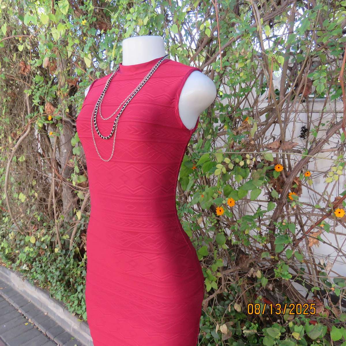 Maroon bodycon slip over embossed stretch polyester size 30 dress.