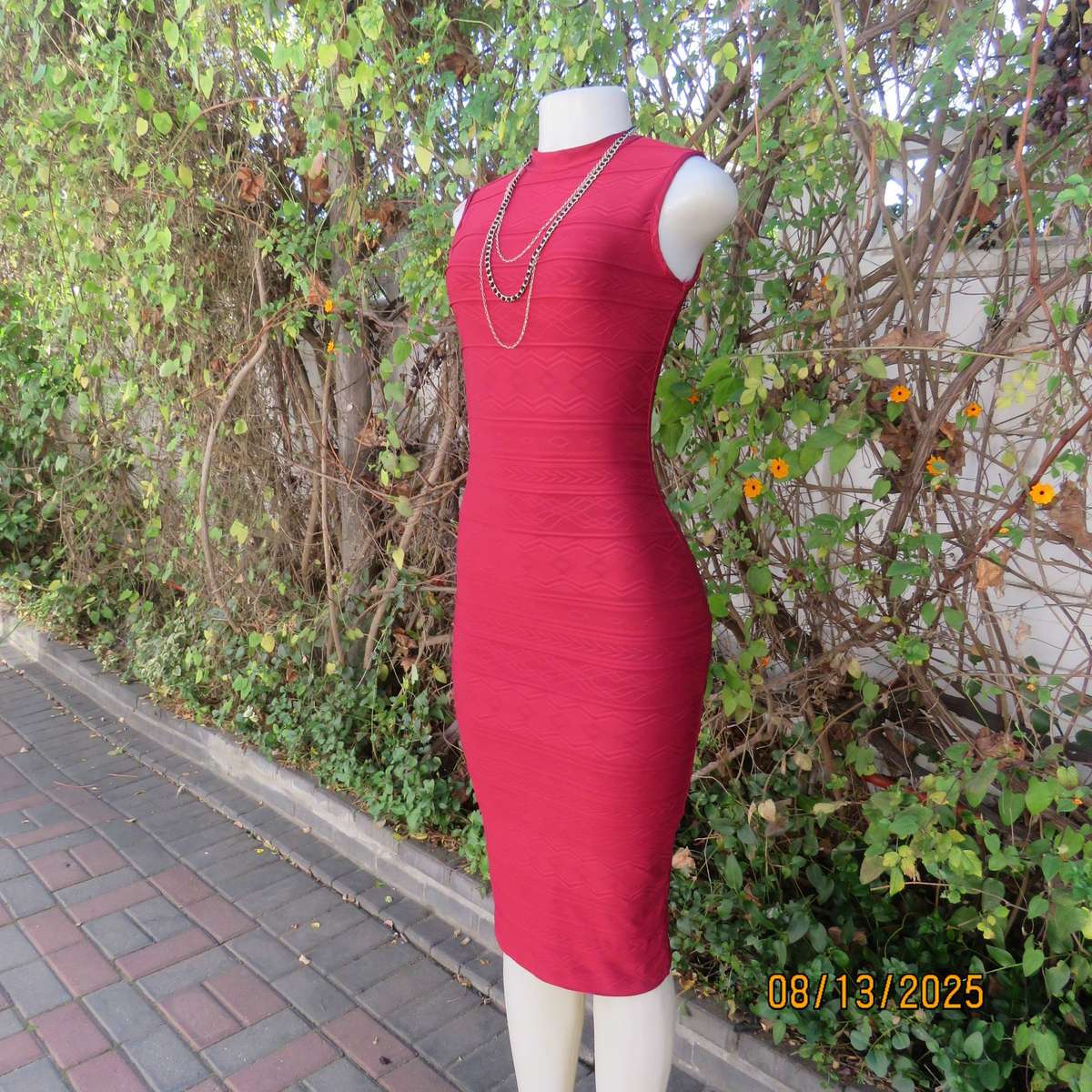 Maroon bodycon slip over embossed stretch polyester size 30 dress.