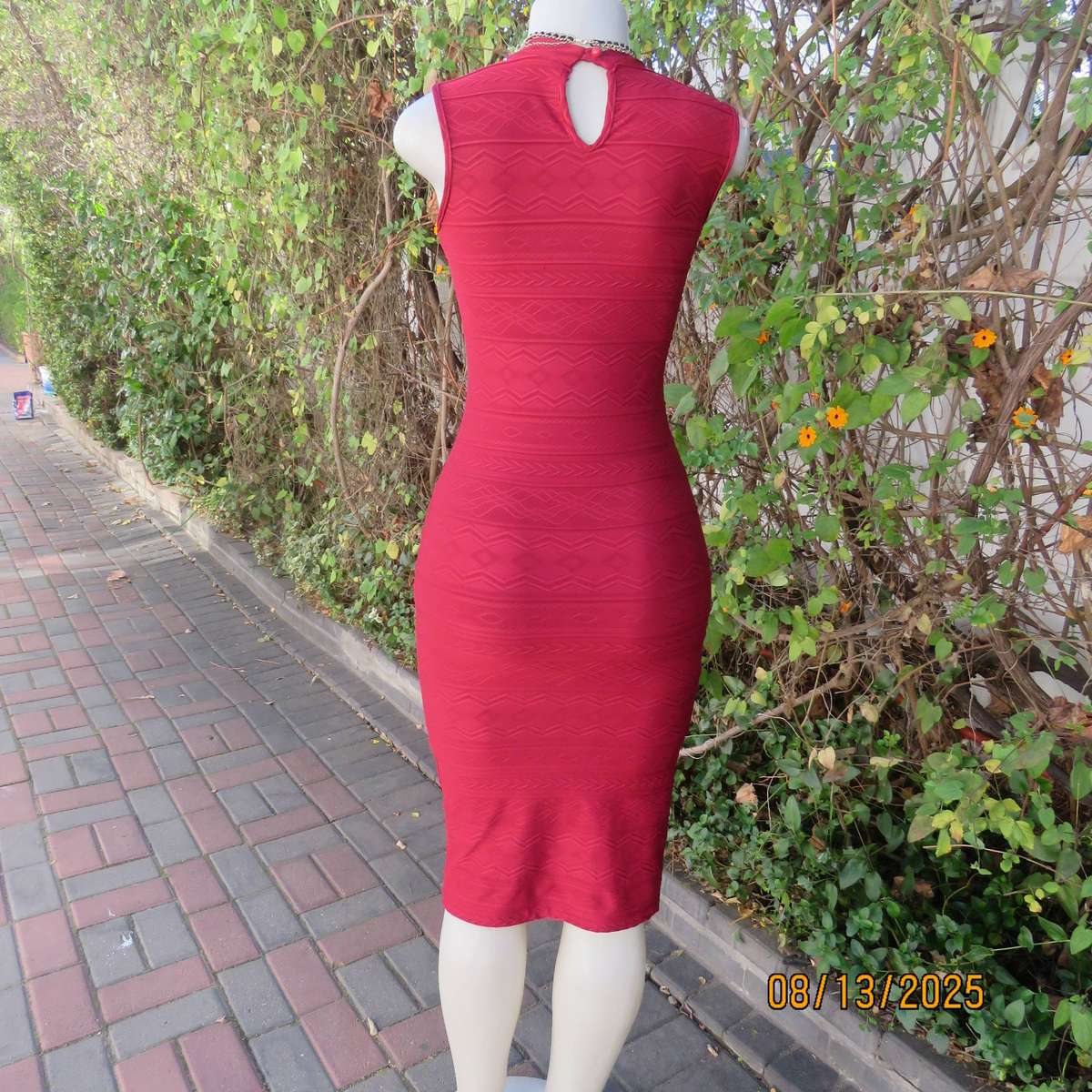 Maroon bodycon slip over embossed stretch polyester size 30 dress.